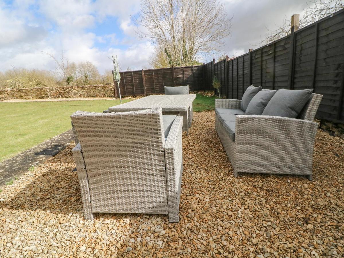Honeystones Witney Exterior foto