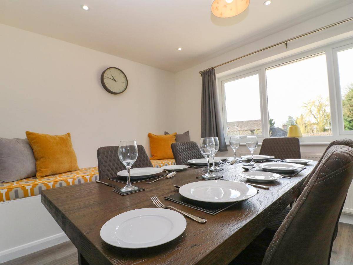 Honeystones Witney Exterior foto
