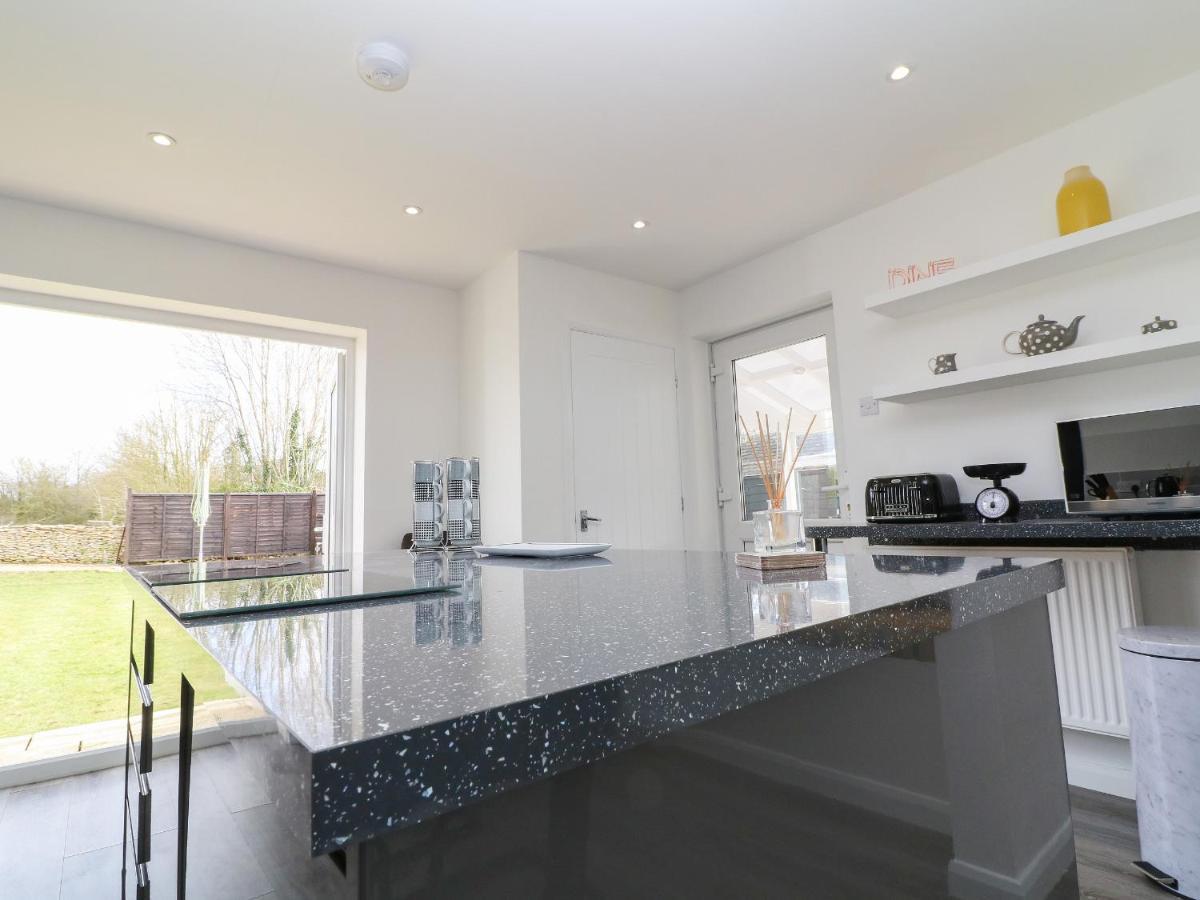 Honeystones Witney Exterior foto